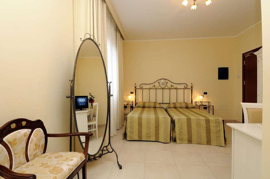 Hotel Villa Fiorita Giulianova Zimmer foto