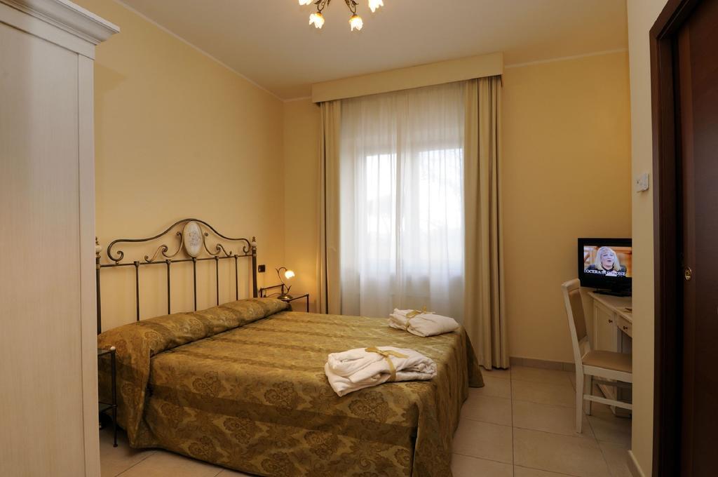 Hotel Villa Fiorita Giulianova Zimmer foto